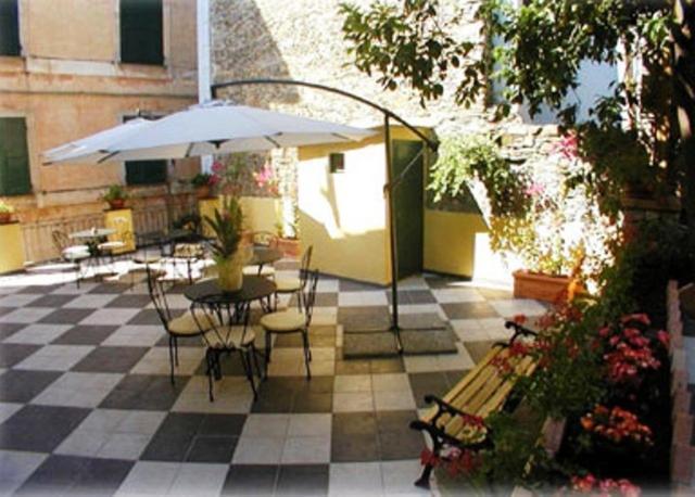 D'autore La Poesia 3* Monterosso al Mare